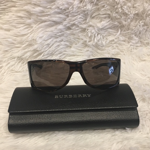 Burberry Accessories - Burberry Sunglasses